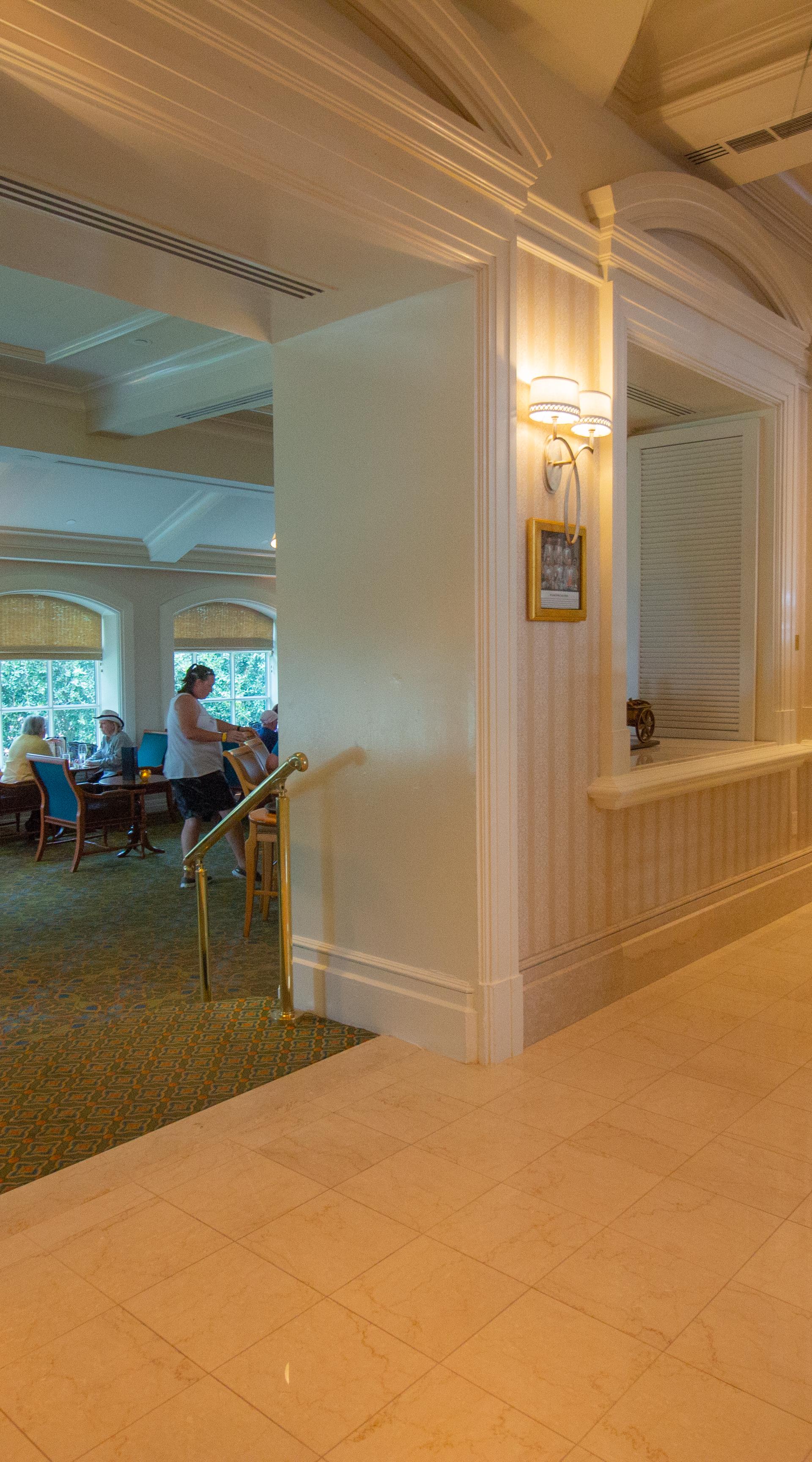 Mizner's Lounge